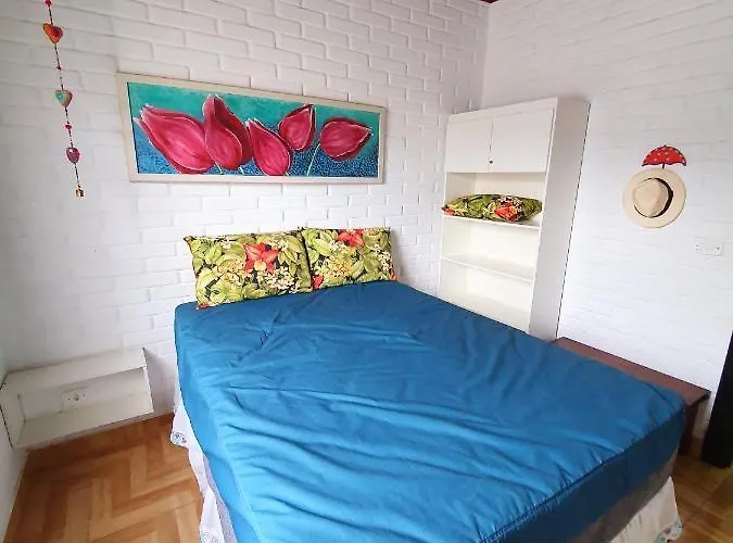 Apto 2 Quartos com piscina e churrasqueira, 5min da Praia do Itaguá Ubatuba
